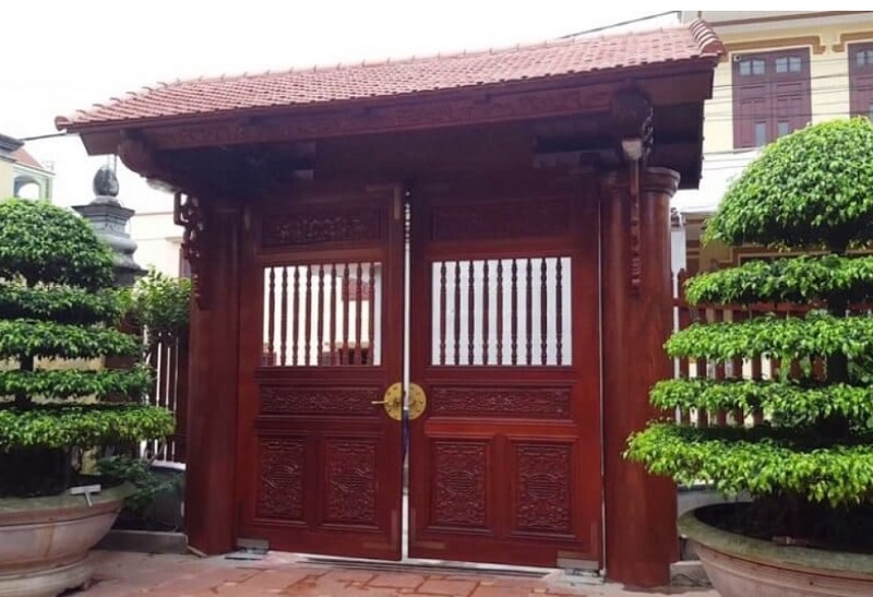 Cổng nhà đẹp bằng gỗ ở nông thôn