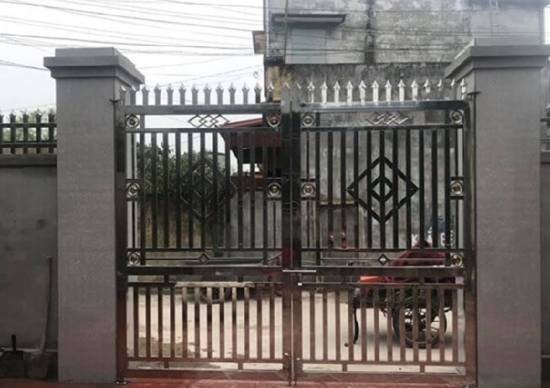 Cổng nhà đẹp bằng inox ở nông thôn