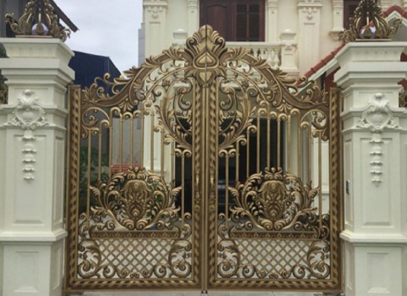 Mẫu cổng nhà đẹp ở nông thôn có hoa văn
