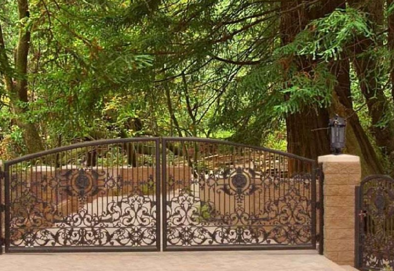 Mẫu cổng nhà đẹp ở nông thôn mang phong cách Châu Âu