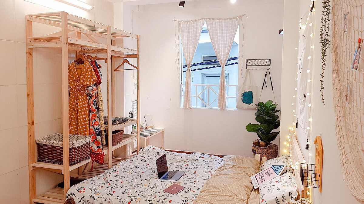 Phòng trọ thiết kế hiện đại với cửa sổ thoáng mát