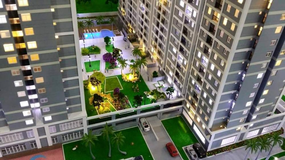 Không gian xanh và khu hồ bơi bên trong dự án