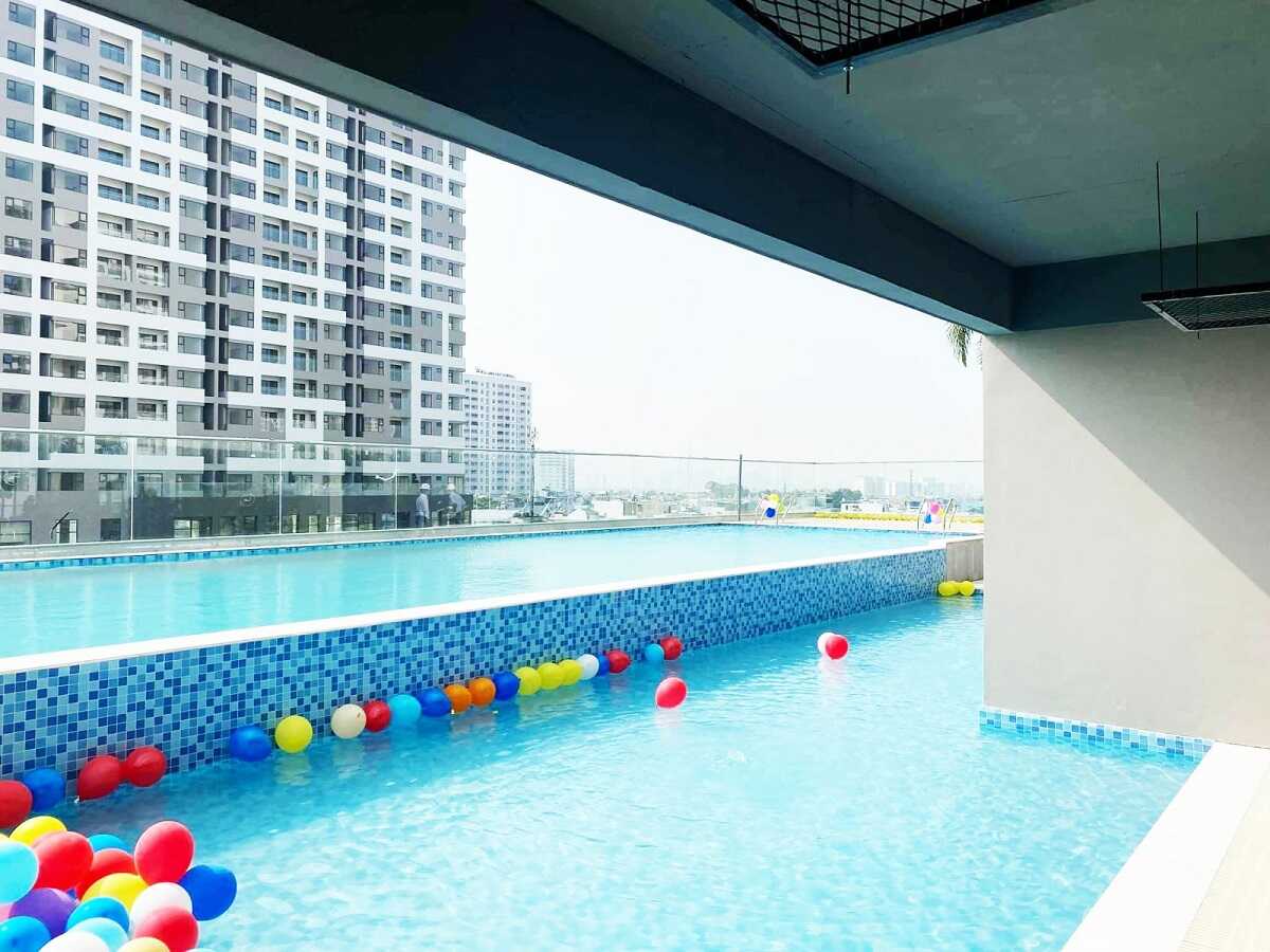 Bể bơi bên trong dự án