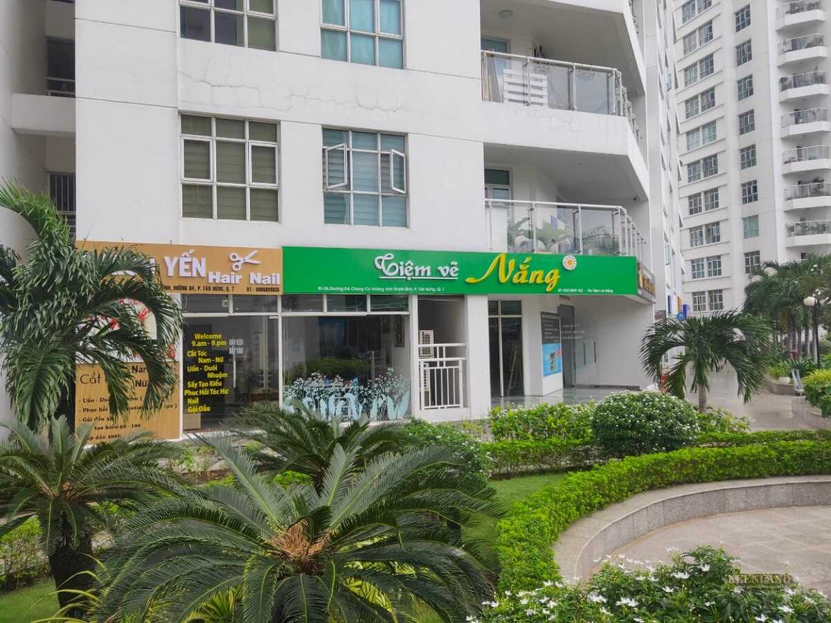 Các cửa hàng mua sắm bên dưới shophouse tầng 1