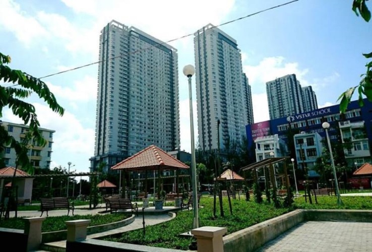 Không gian xanh mát với đường dạo bộ