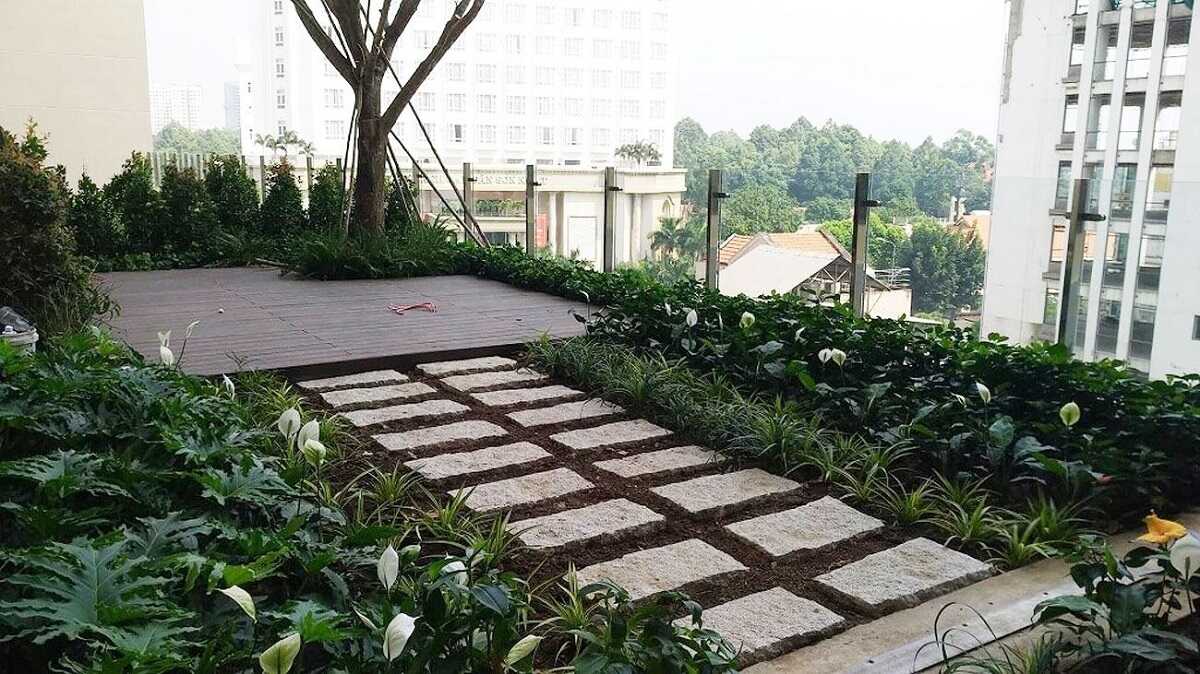 Sân vườn xanh mát bên trong dự án
