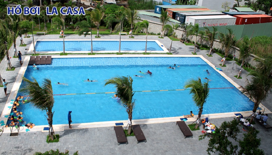 Hồ bơi bên trong dự án