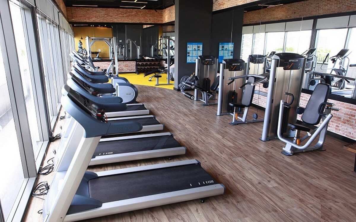 Khu gym hiện đại với nhiều thiết bị