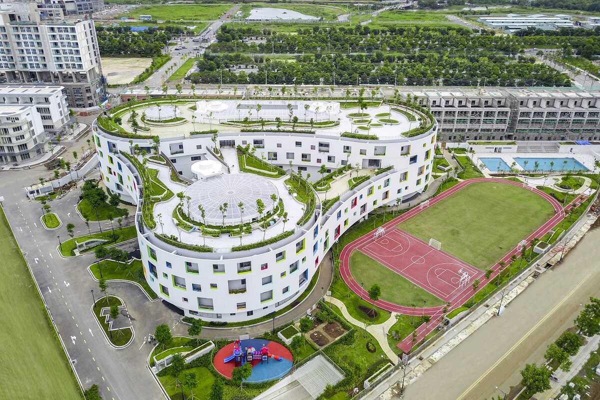 Trường học và khu thể thao