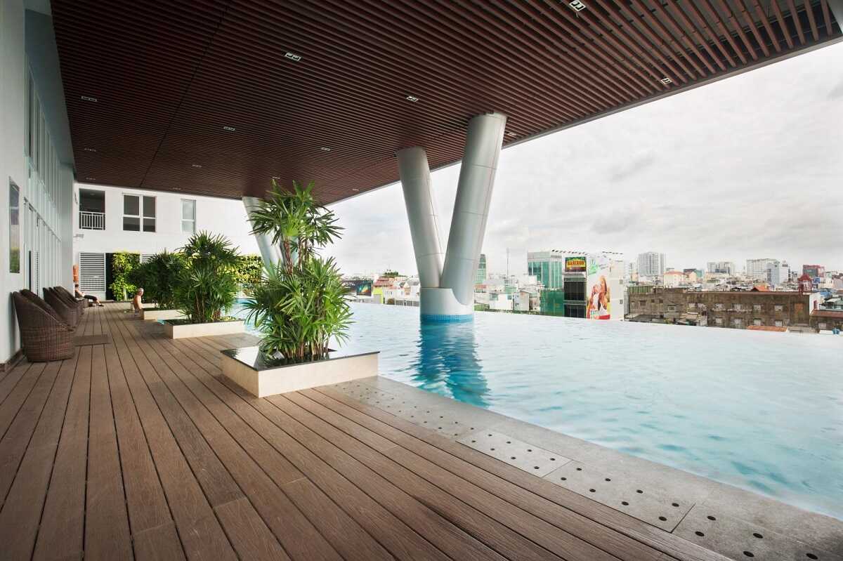 Bể bơi hiện đại bên trong dự án