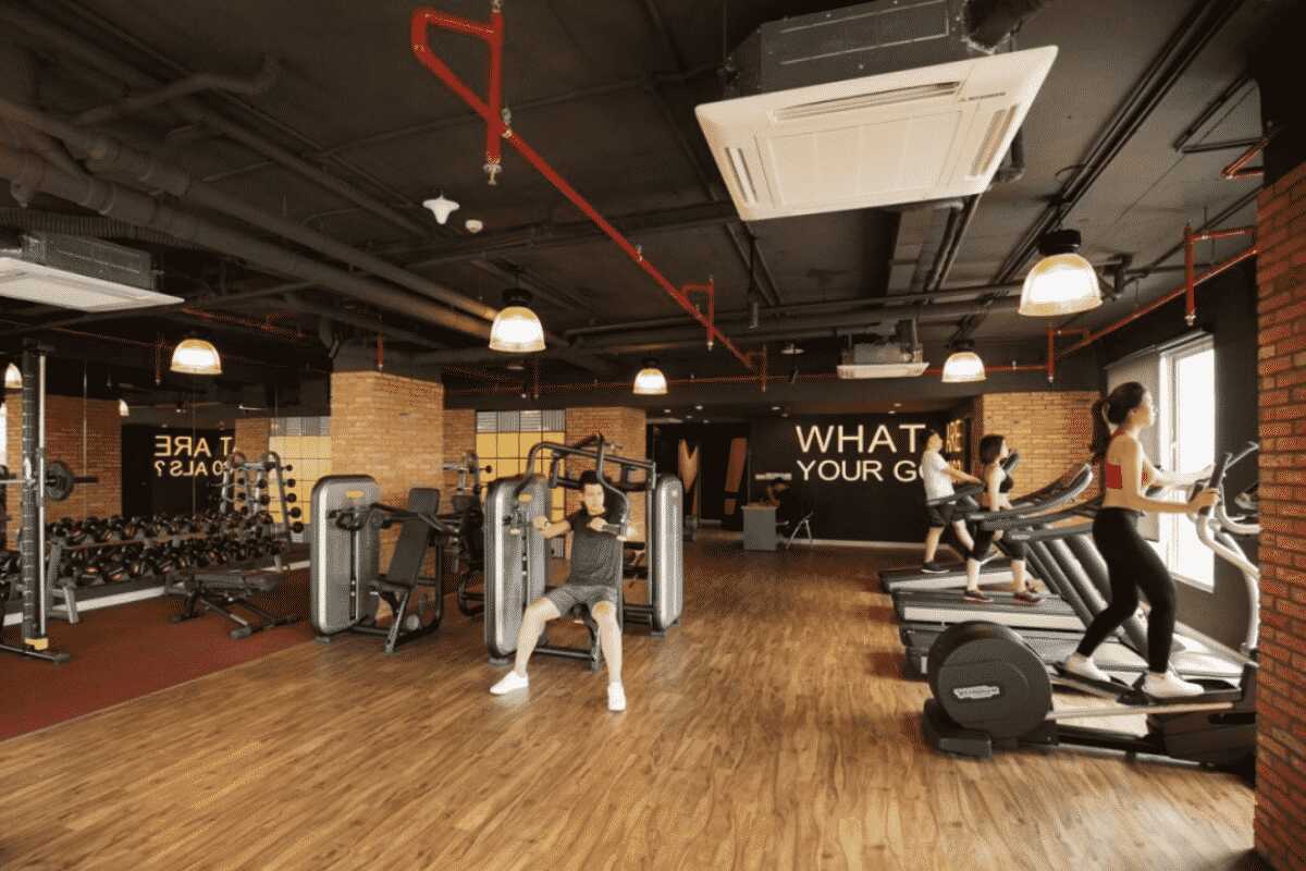 Phòng gym với nhiều thiết bị hiện đại