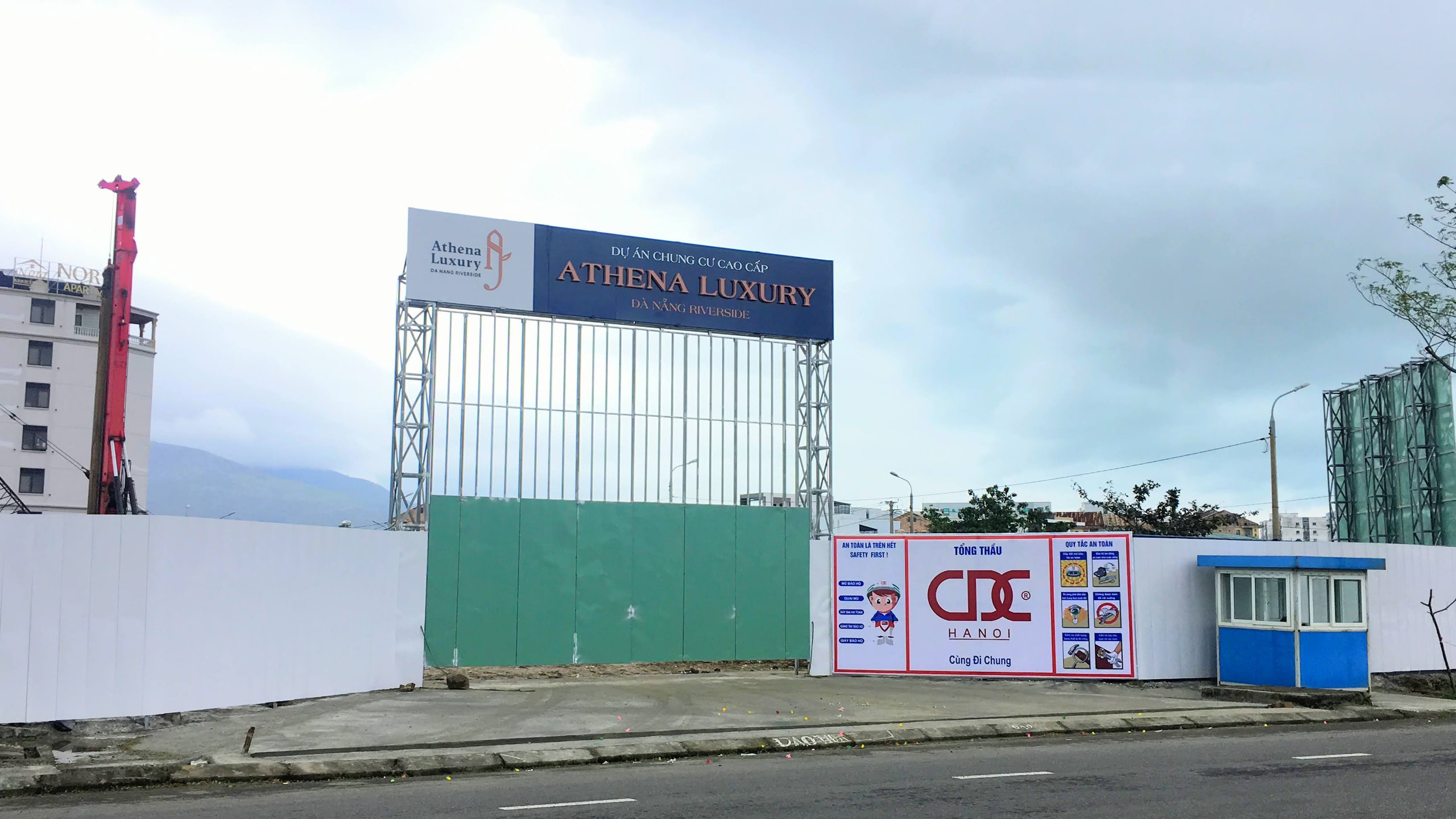 Cổng dự án thi công tại The Muse Đà Nẵng