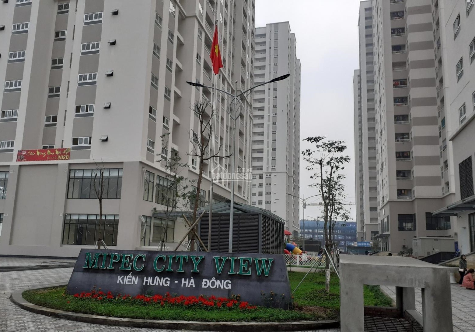 Cổng lối vào tại Mipec City View