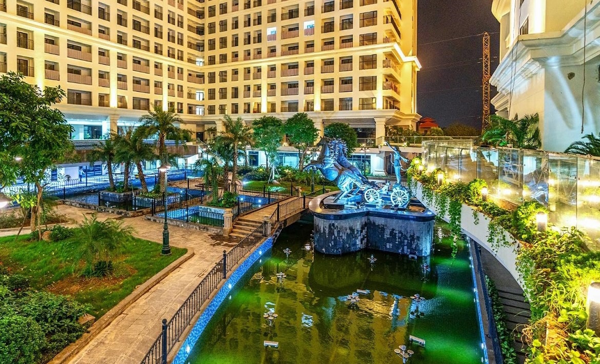Phố đi bộ về đêm tại Sunshine Garden