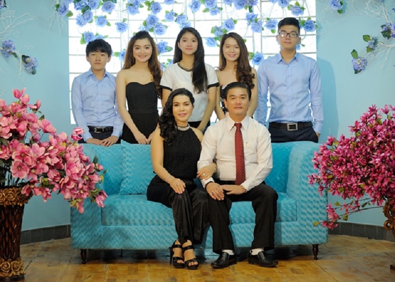 Gia đình doanh nhân Đặng Thị Kim Oanh