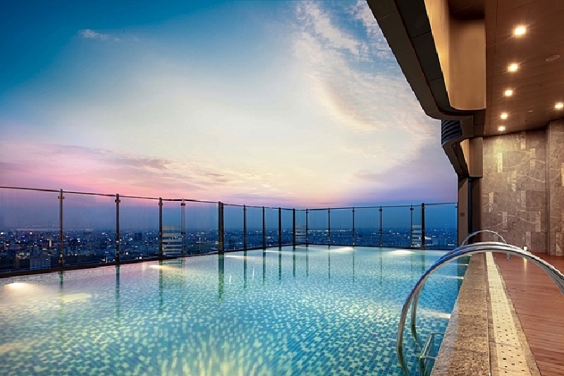 Tiện ích hồ bơi rộng lớn tại Landmark 81