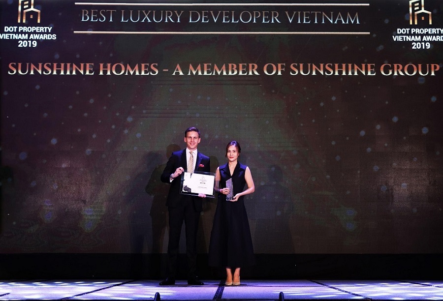 Giải thưởng Nhà phát triển dự án cao cấp tốt nhất 2019 cho thương hiệu Sunshine Home.