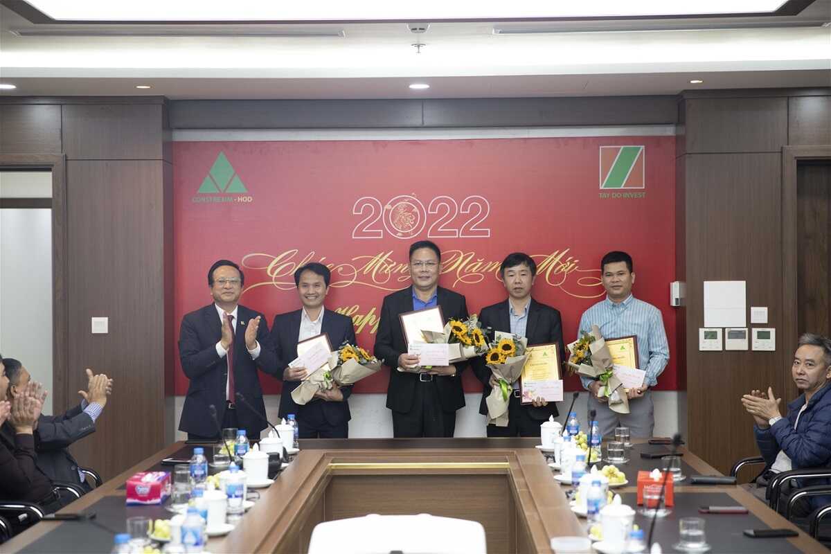 Ban lãnh đạo doanh nghiệp họp mặt các đối tác của dự án Golden Park Tower