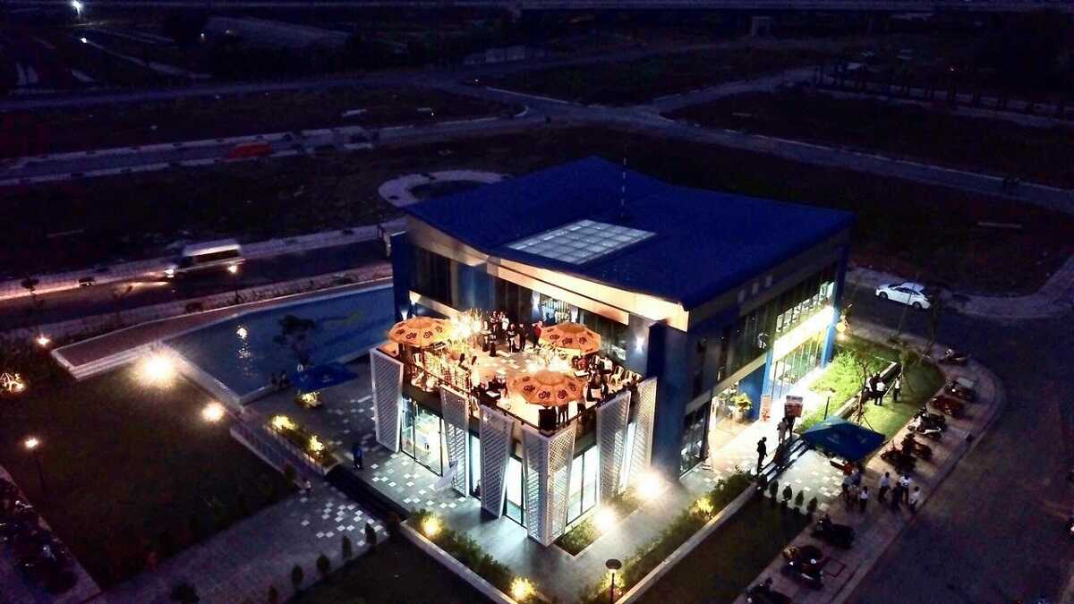 Nhà mẫu và nhà điều hành về đêm