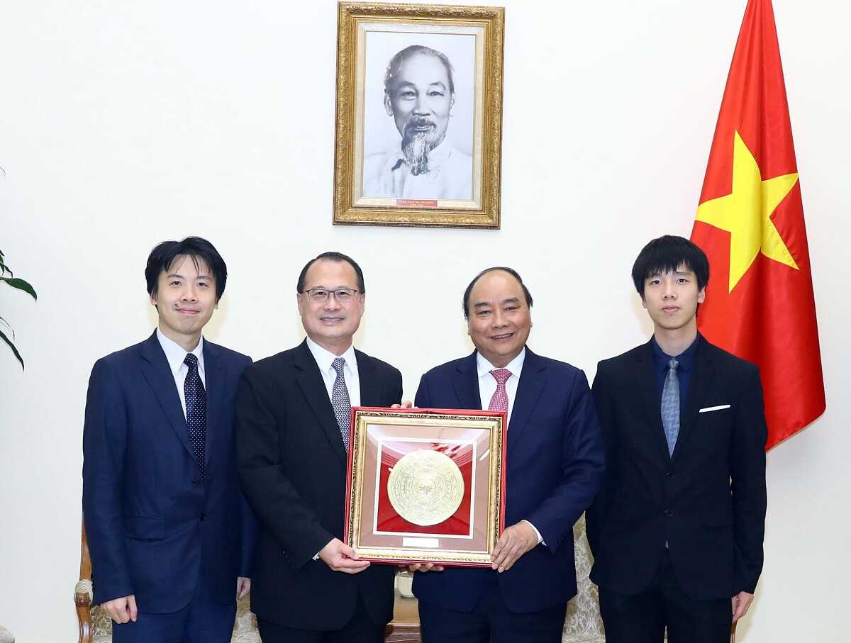 Tiến sĩ Jonathan Choi được trao bằng khen