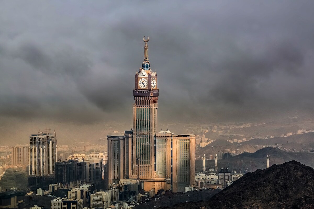 Tháp đồng hồ Abraj Al-Bait có mặt đồng hồ lớn nhất thế giới